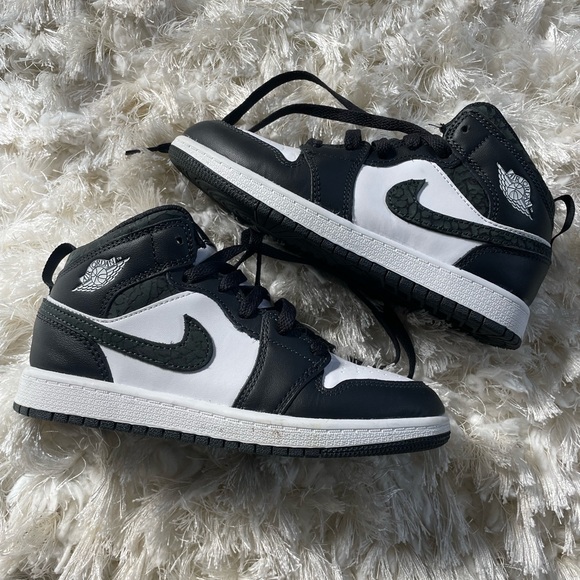 Nike Other - Boys Nike Jordans size 2.